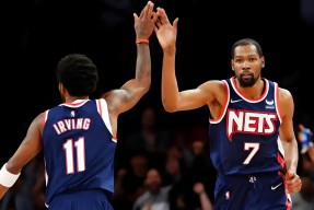 九游APP-杜兰特迎来五赛季出色发挥，RNG观众热烈欢呼！